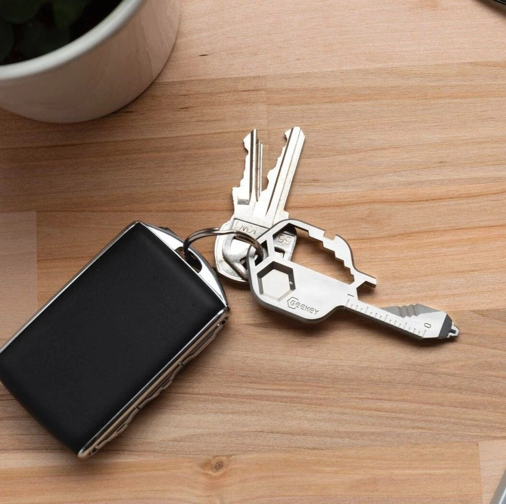 Keychain Multitool – EDC Tool with 16+ Functions | Small Bottle Opener